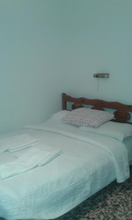 Manoleas Rooms To Let Leonidio Bilik gambar