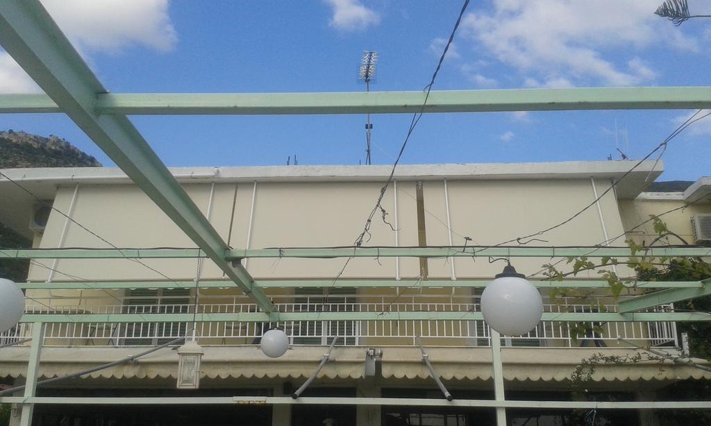 Manoleas Rooms To Let Leonidio Bilik gambar