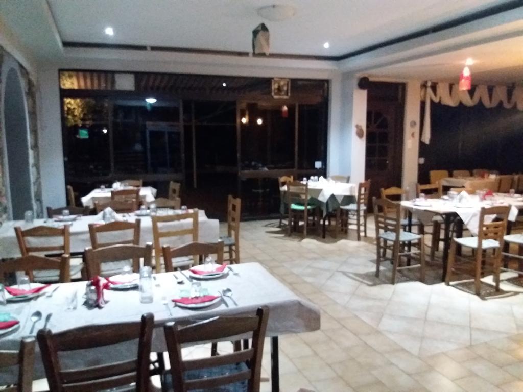 Manoleas Rooms To Let Leonidio Luaran gambar